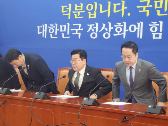 박찬대 더불어민주당 원내대표가 22일 국회에서 발언하고 있다. 안소현 기자